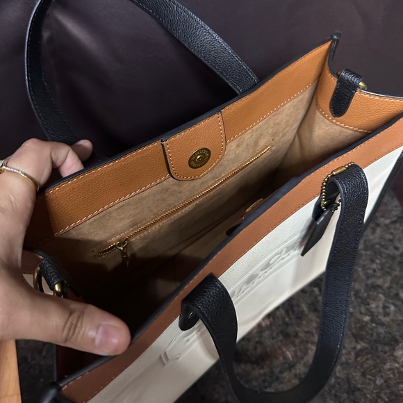 Coach Leatherware Tote bag| stylish large work bag | Authentic - Picture 3 of 4